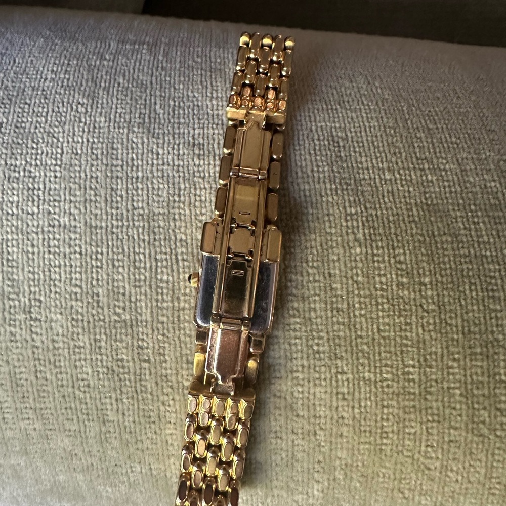 Seiko Gold Rectangular Watch - Picture 2 of 5